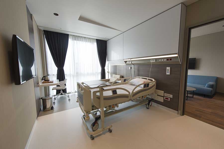 Patient room with floor-to-ceiling windows